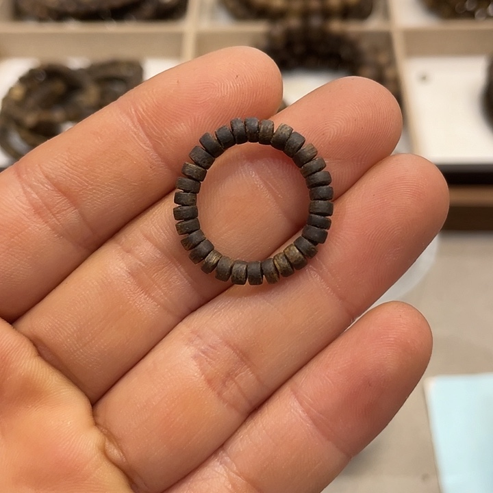 沉香沉香碎屑奇楠老料沉水级小戒