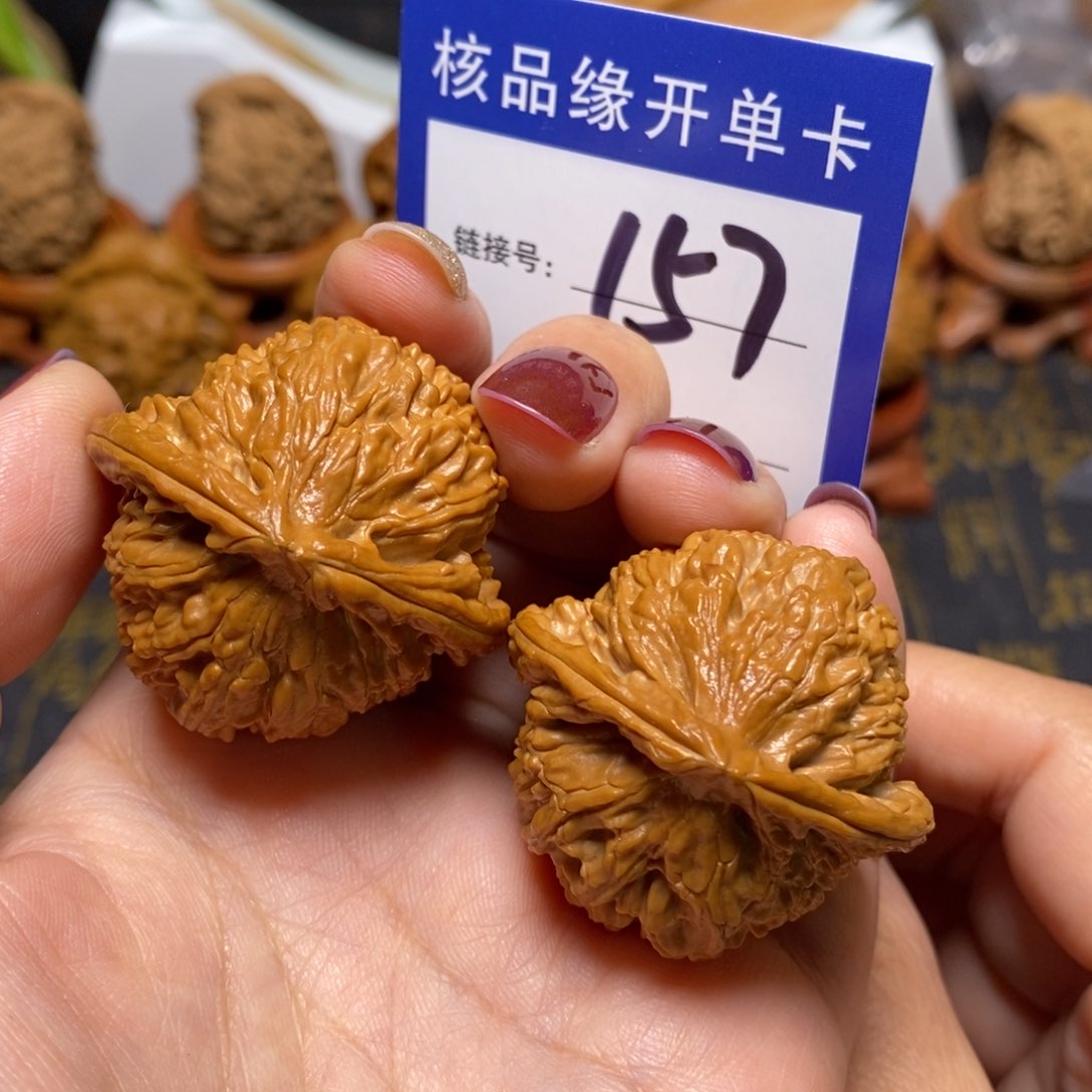 文玩核桃把件三角白全品39。 157