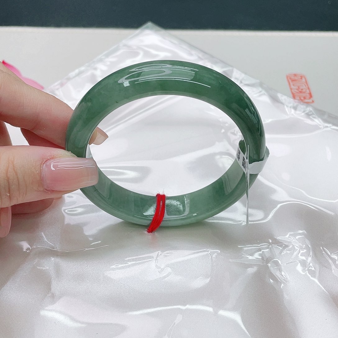 翡翠手镯未镶嵌正56.6