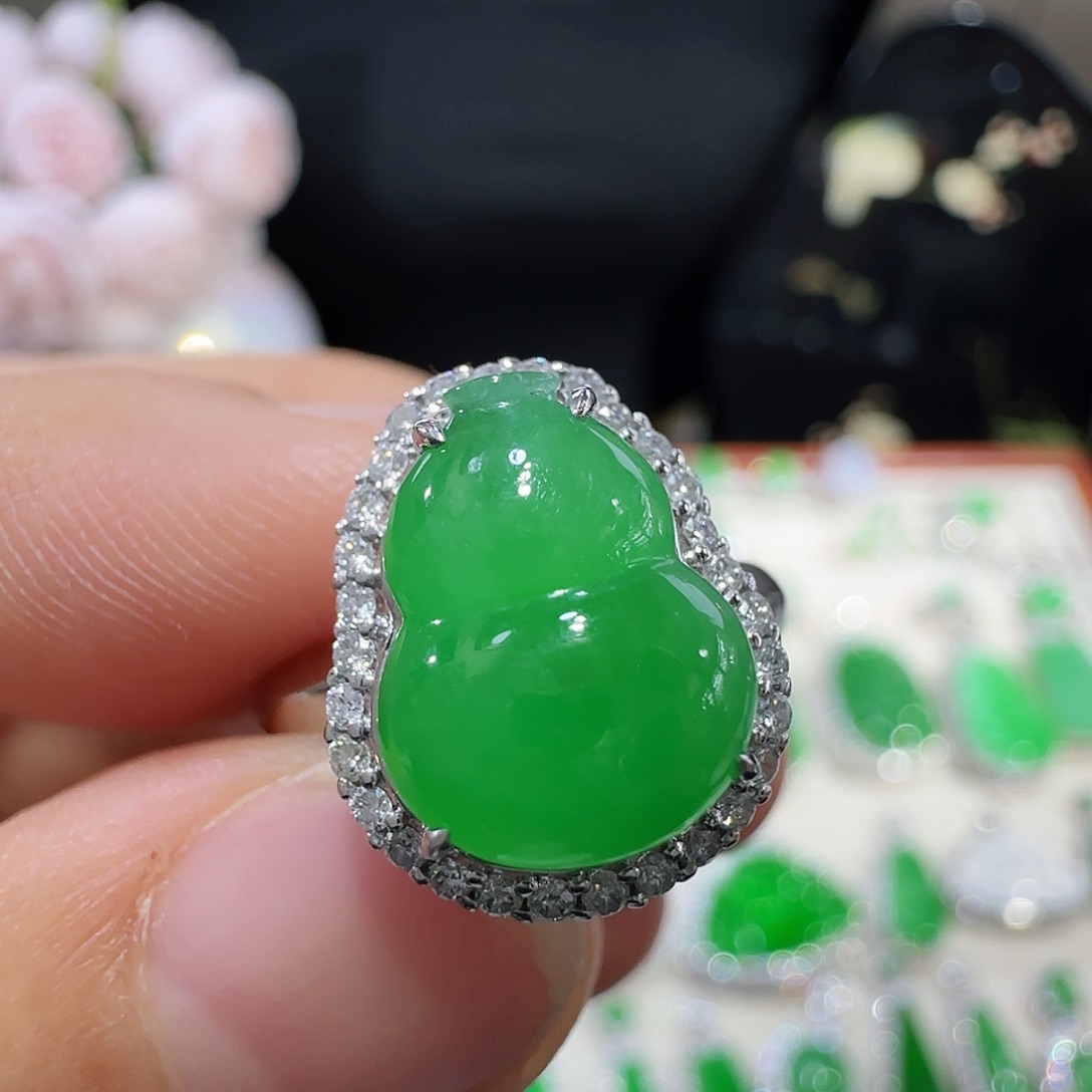 翡翠吊坠(不含链)18K金镶嵌