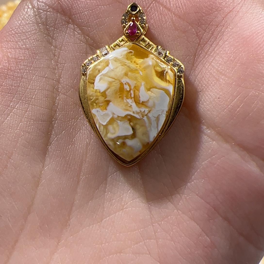 琥珀未镶嵌珠宝奇石金瓷白妖花溶洞吊坠