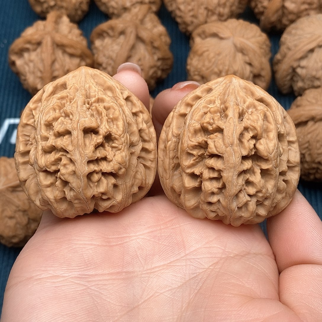 文玩核桃吊坠粗筋