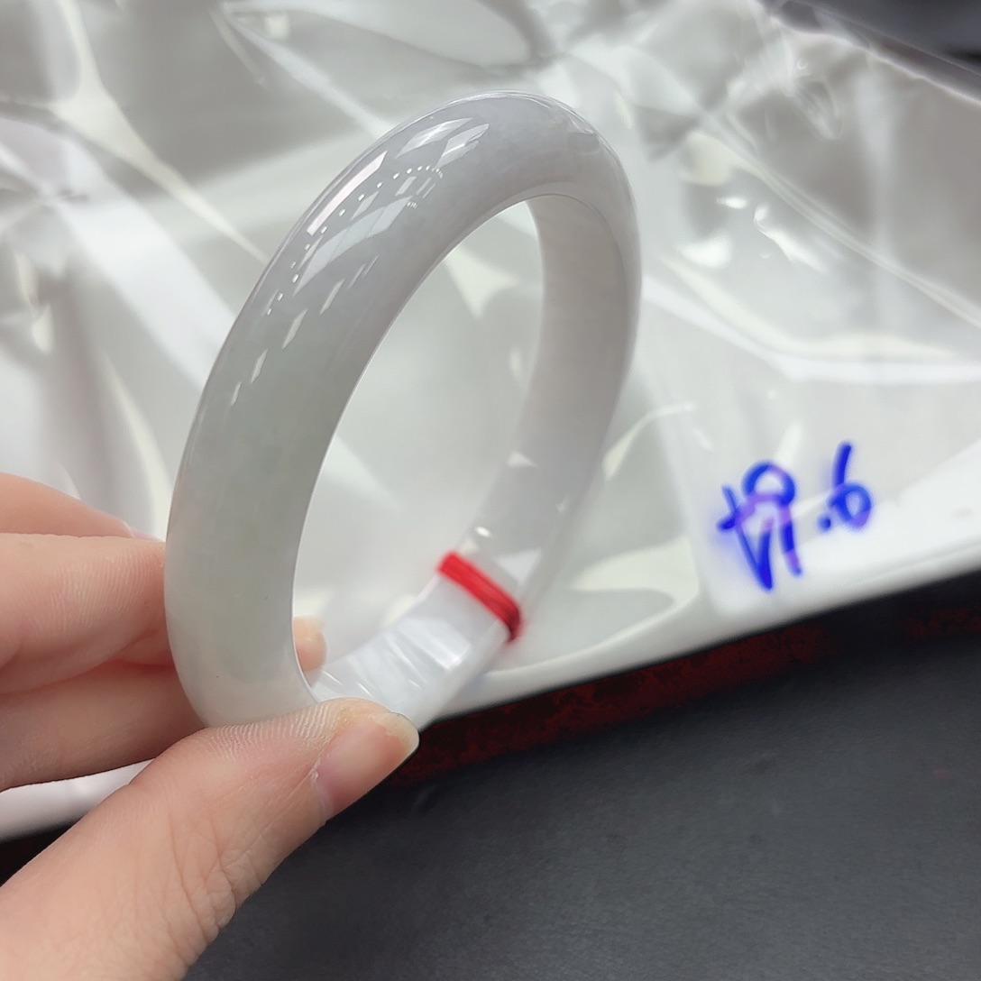 翡翠手镯未镶嵌手镯