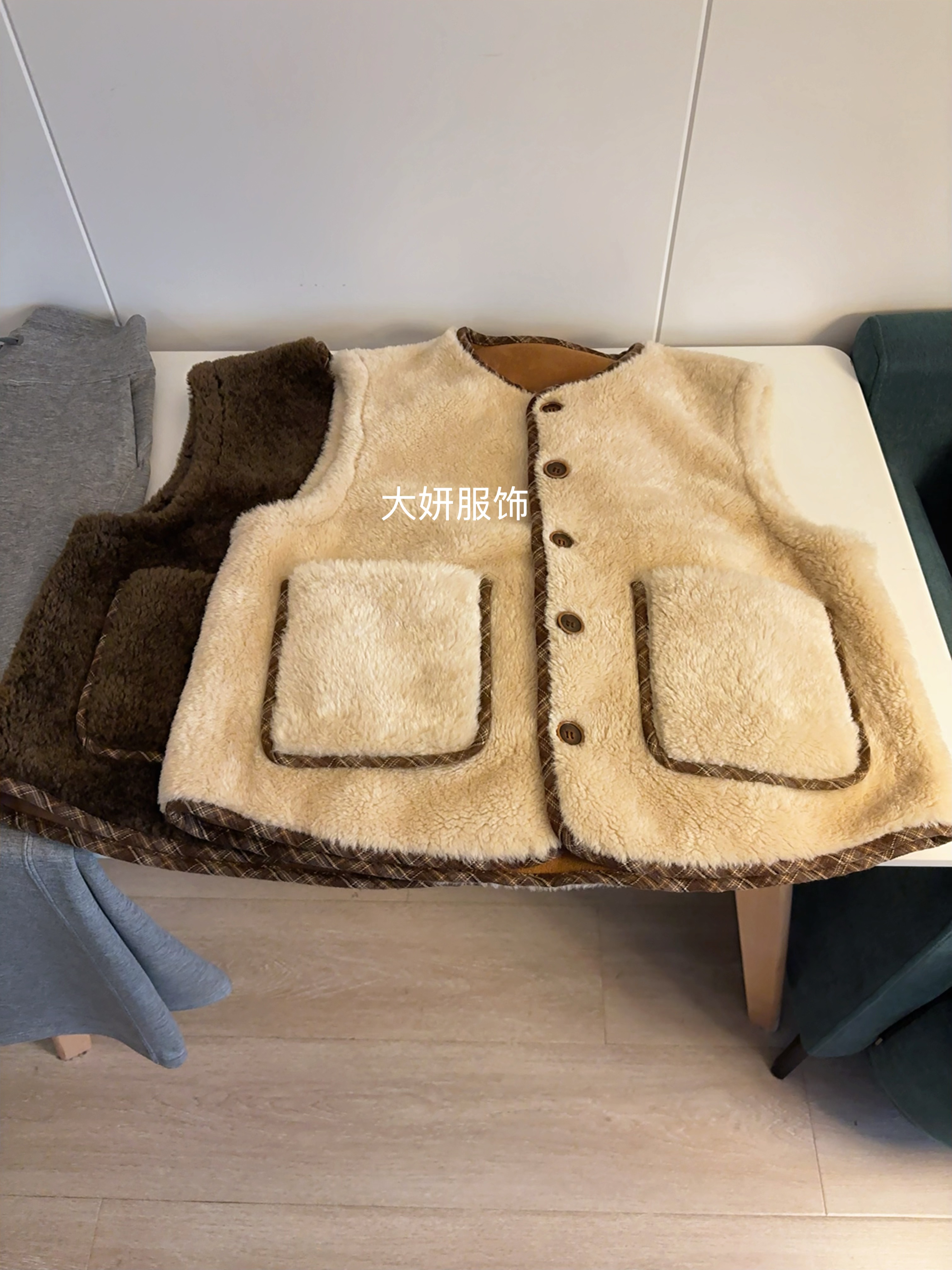 毛毛马甲。洋气百搭！秋冬简约大方款厚款保暖女马夹冬装外穿