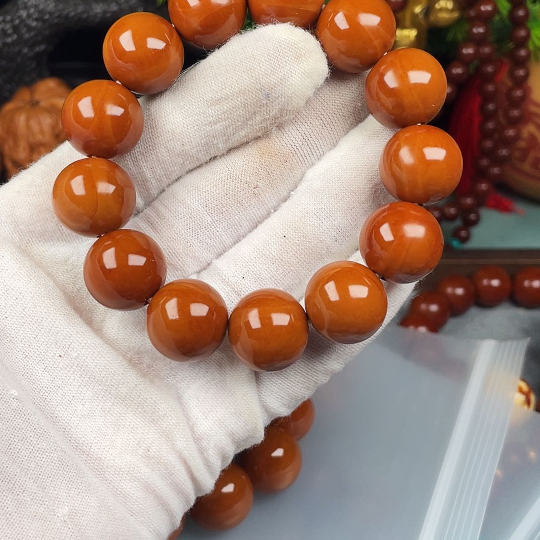 橄榄核手串色***瓜1.6鸡血红精品