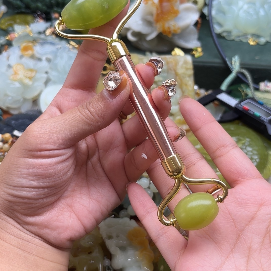 ****爱蛇纹石玉未镶嵌颈饰