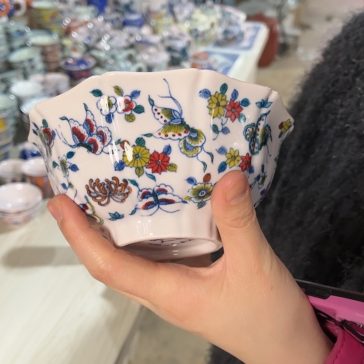 瓷片/////直径15厘米。红。