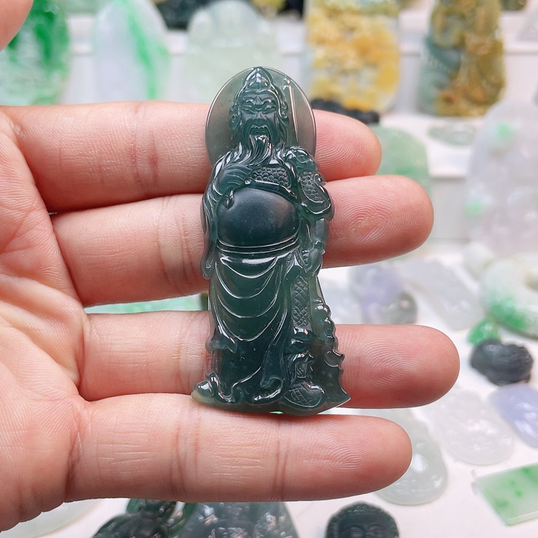 翡翠颈饰未镶嵌关公