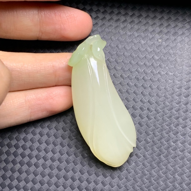和田玉翠青冰底玉兰花吊坠