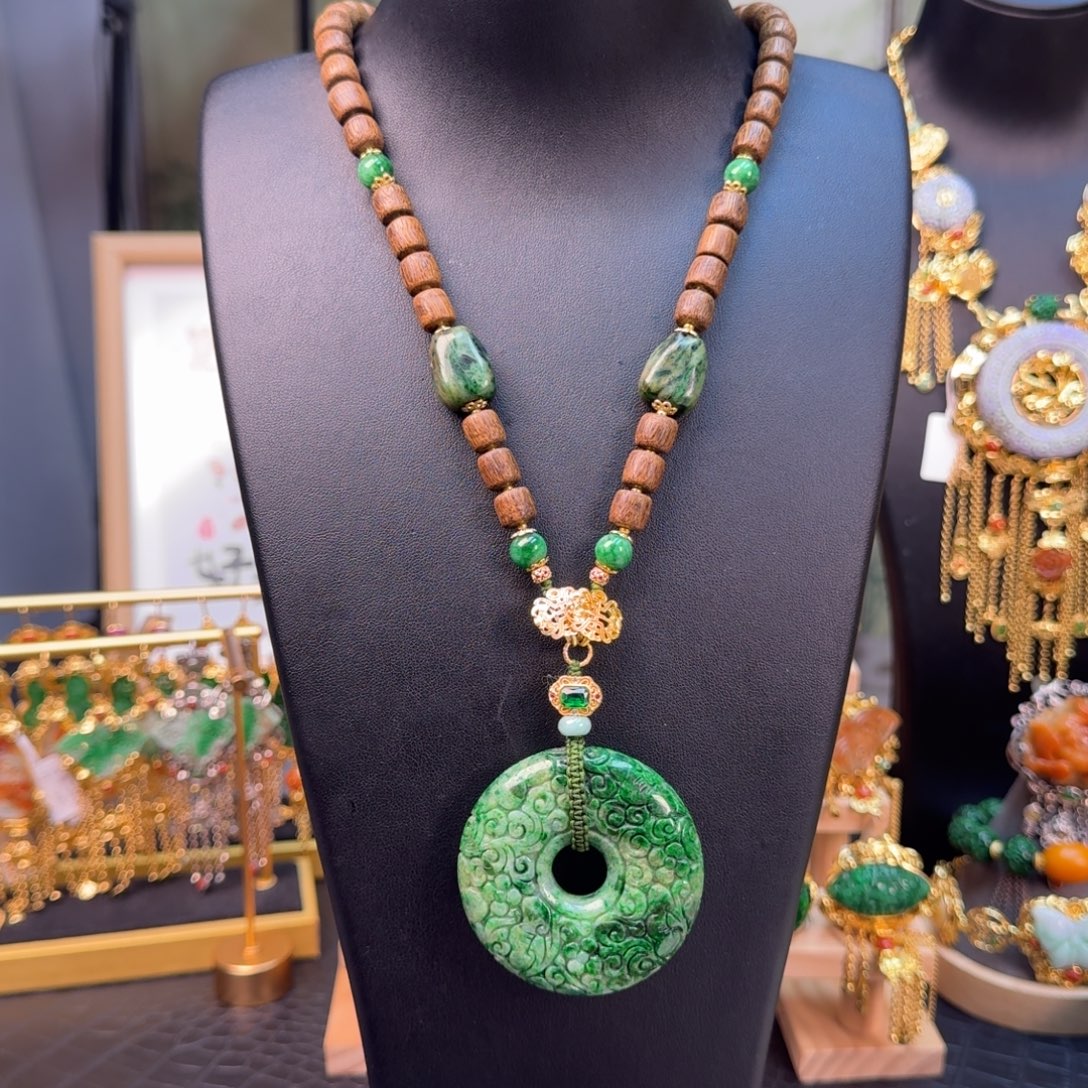 翡翠未镶嵌颈饰吊坠套装