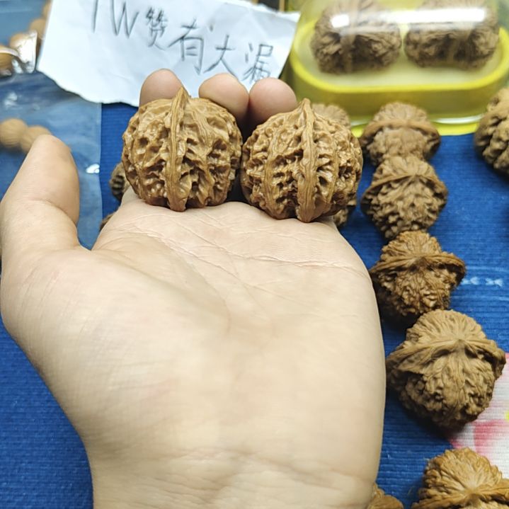文玩核桃吊坠苹果园