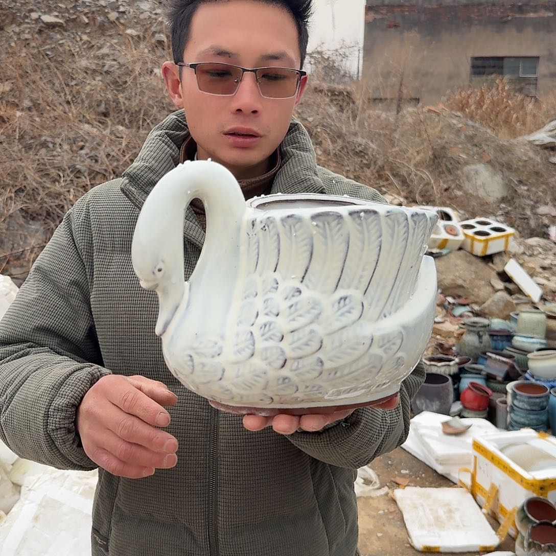 紫砂花盆鹅白色一个一个