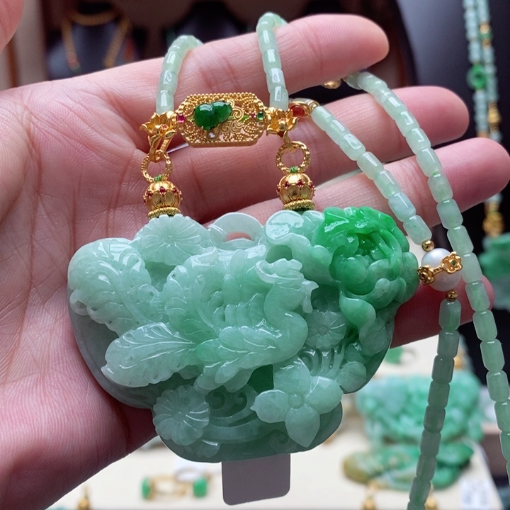 翡翠颈饰未镶嵌翡翠吊坠