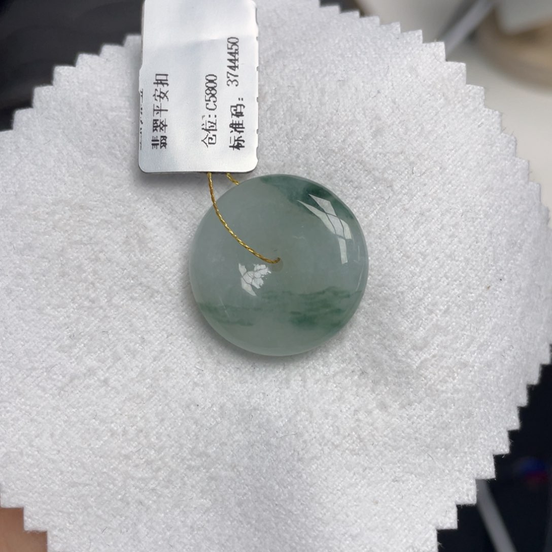 翡翠未镶嵌颈饰平安扣