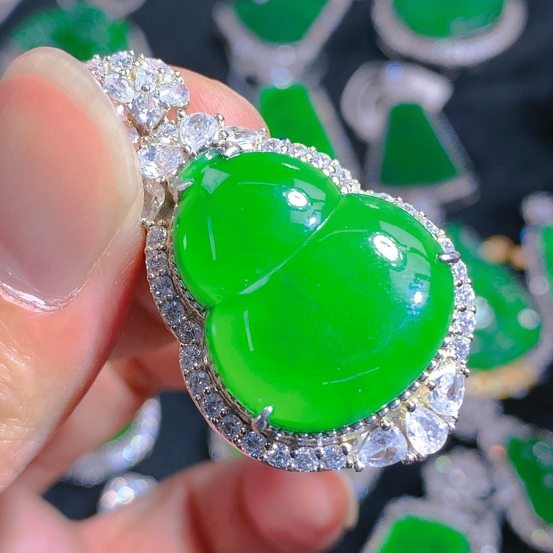 翡翠颈饰银S925镶嵌吊坠