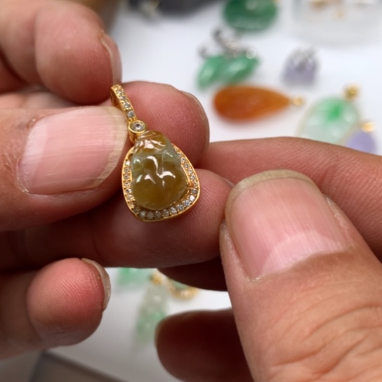 翡翠颈饰未镶嵌翡翠