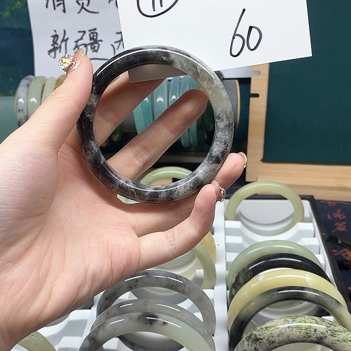 未镶嵌蛇纹石玉手镯