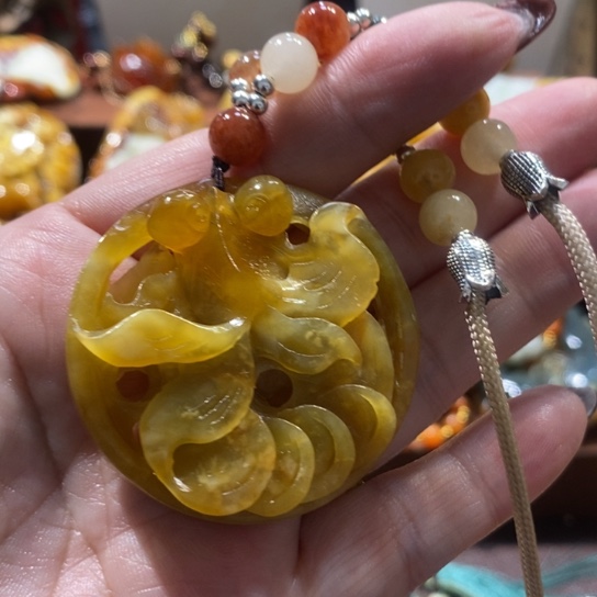 蛇纹石玉未镶嵌颈饰
