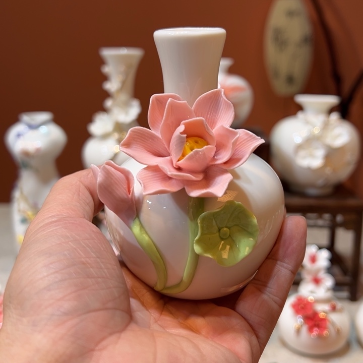 手工精致陶瓷摆件