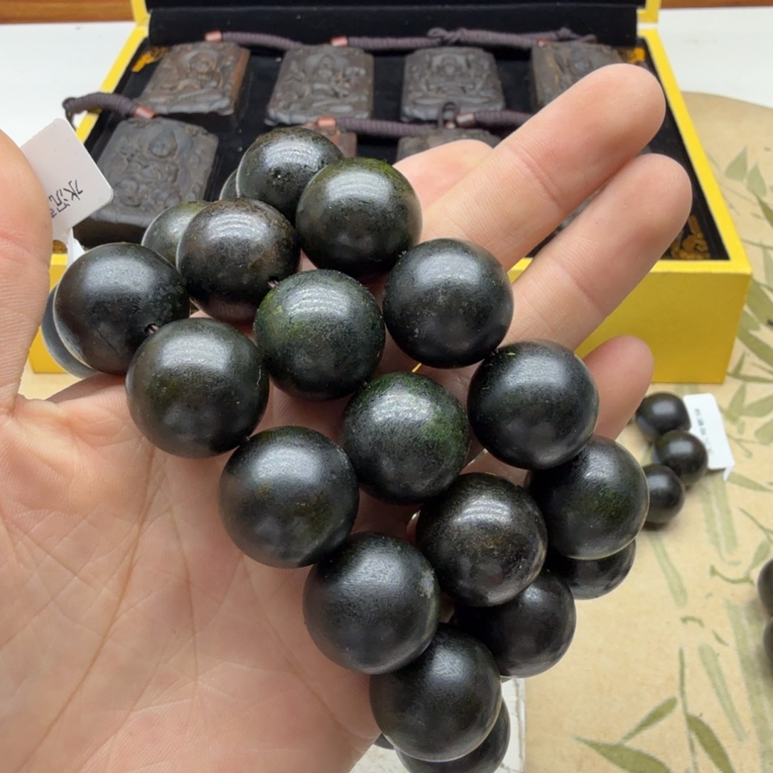 沉香香囊沉香莺歌绿