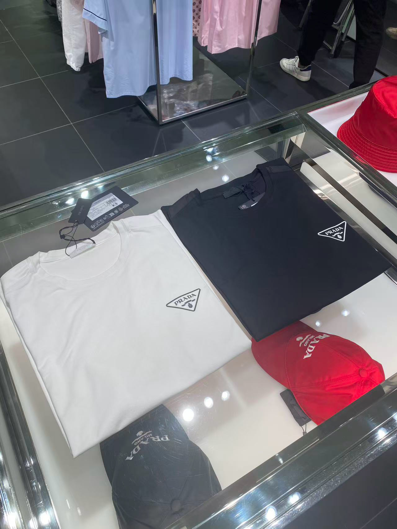 未使用 Prada/普拉达 Prada 男款T恤 有弹性 下单之前先咨询