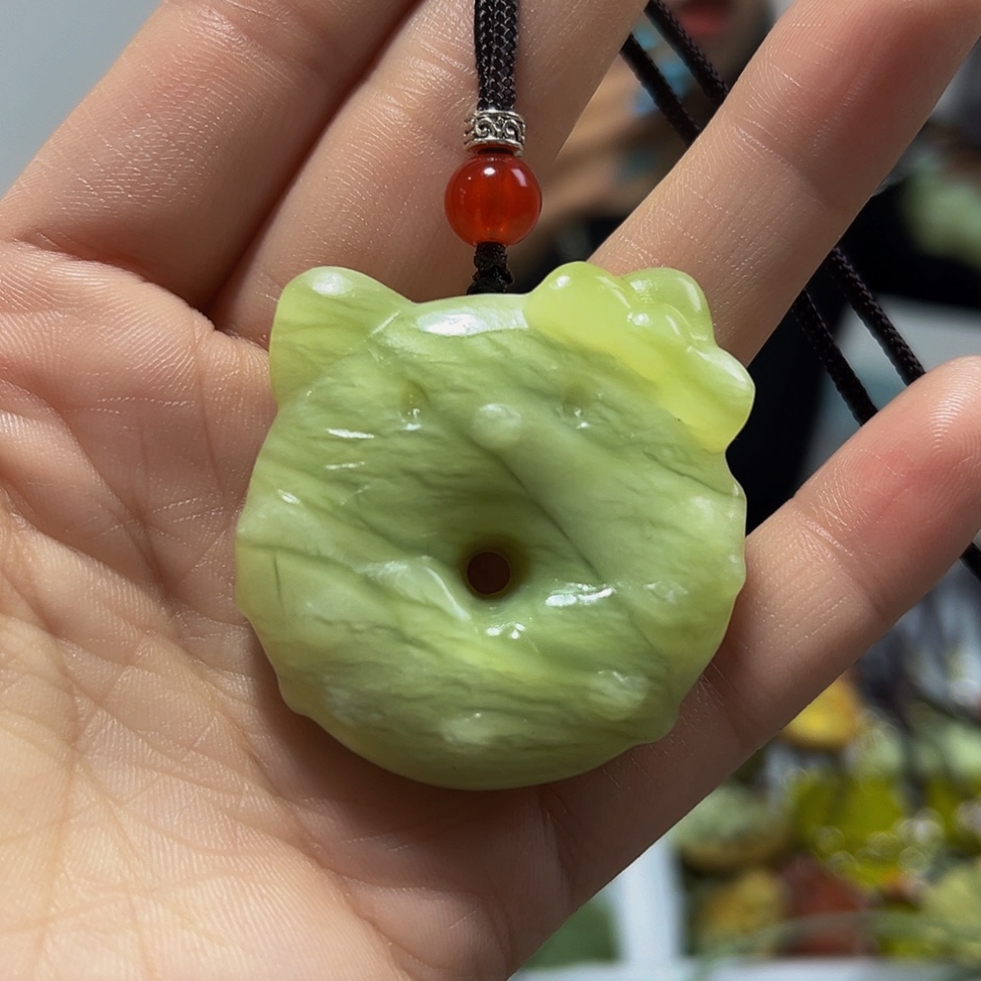 蛇纹石玉未镶嵌颈饰