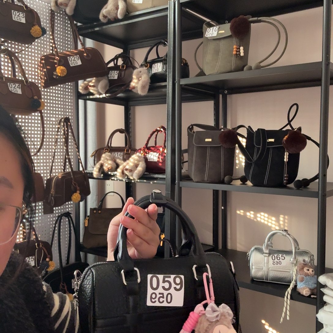 PU黑色带挂福利款