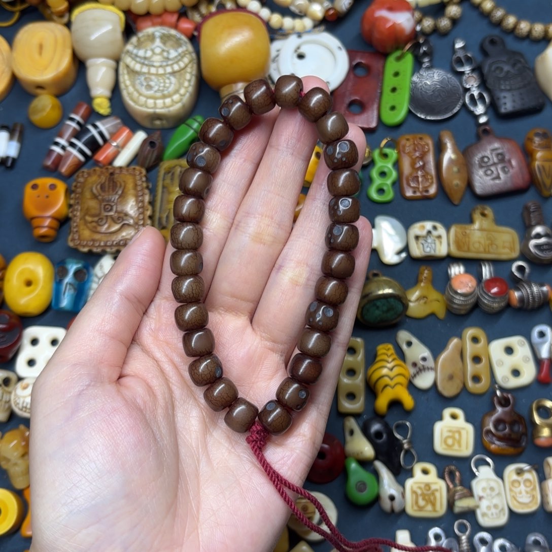 配饰等都可做一些点缀图案与