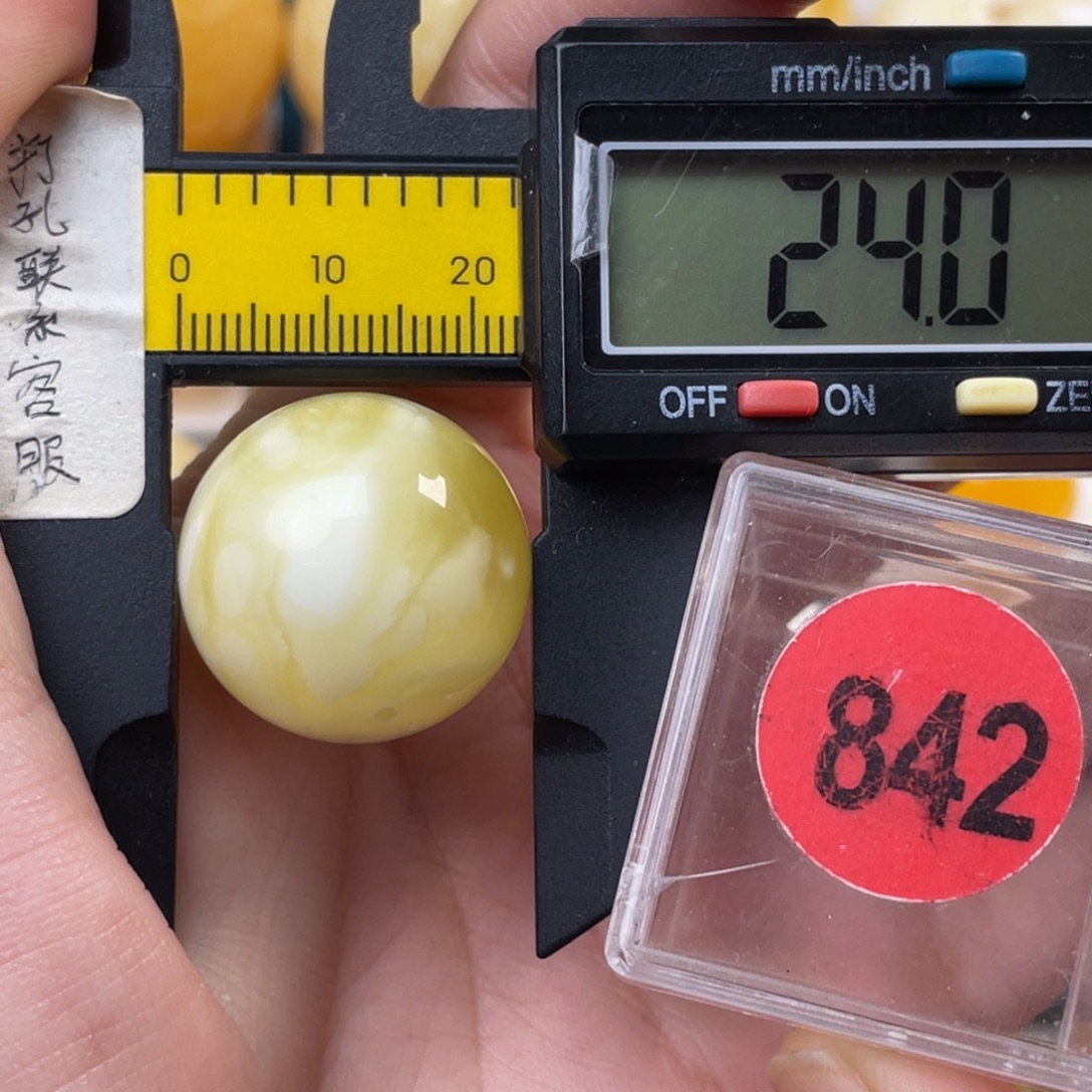 蜜蜡未镶嵌珠宝奇石