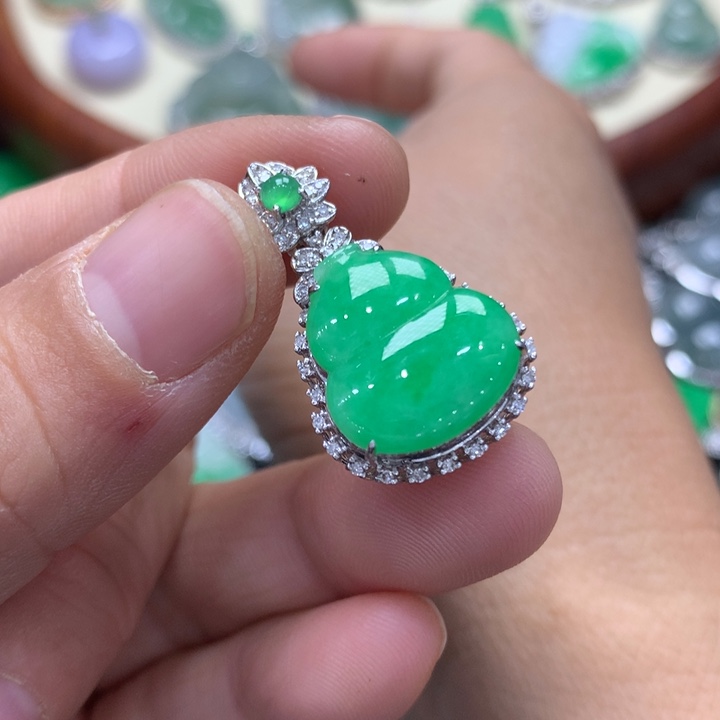 翡翠吊坠(不含链)18K金镶嵌