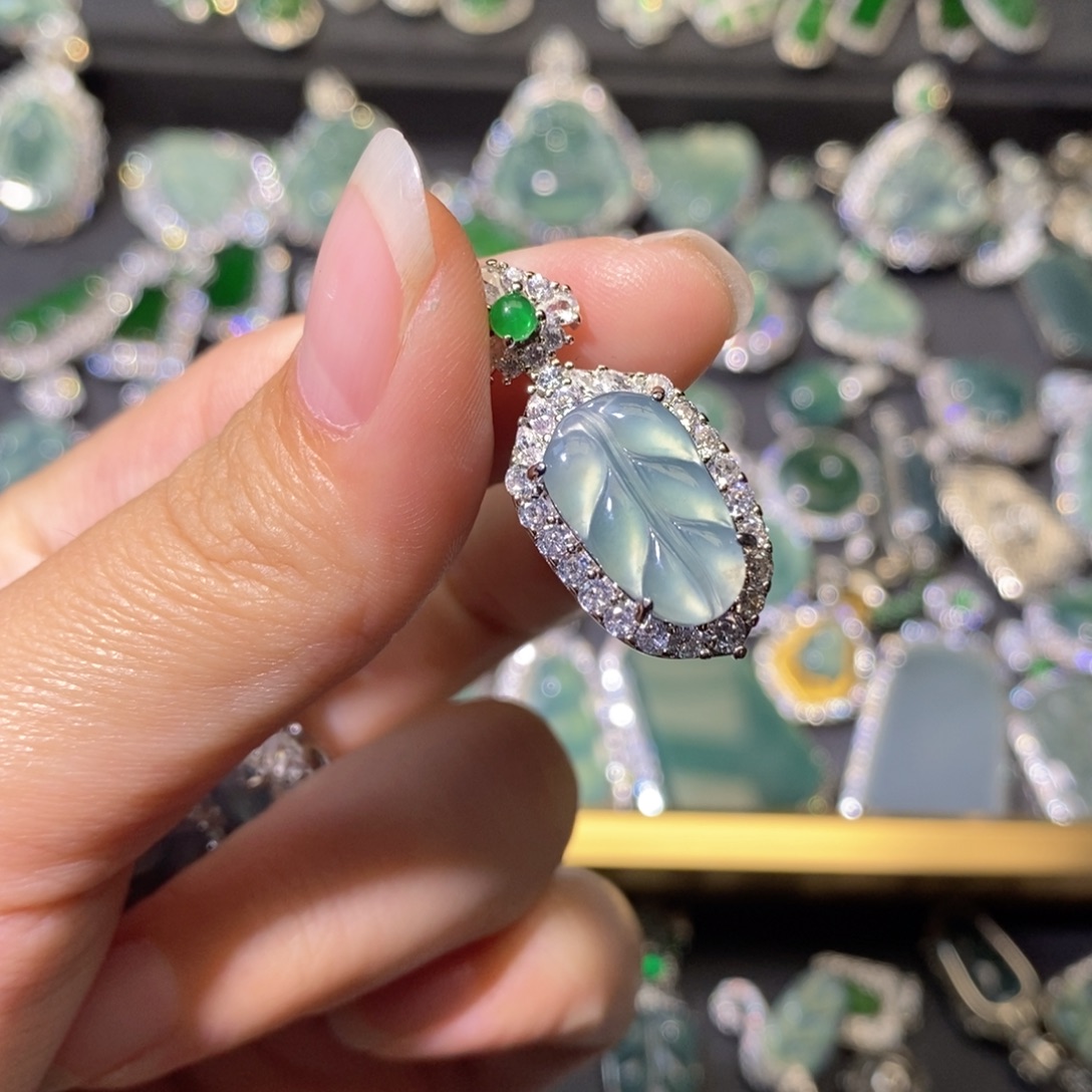 b***b翡翠未镶嵌颈饰天然