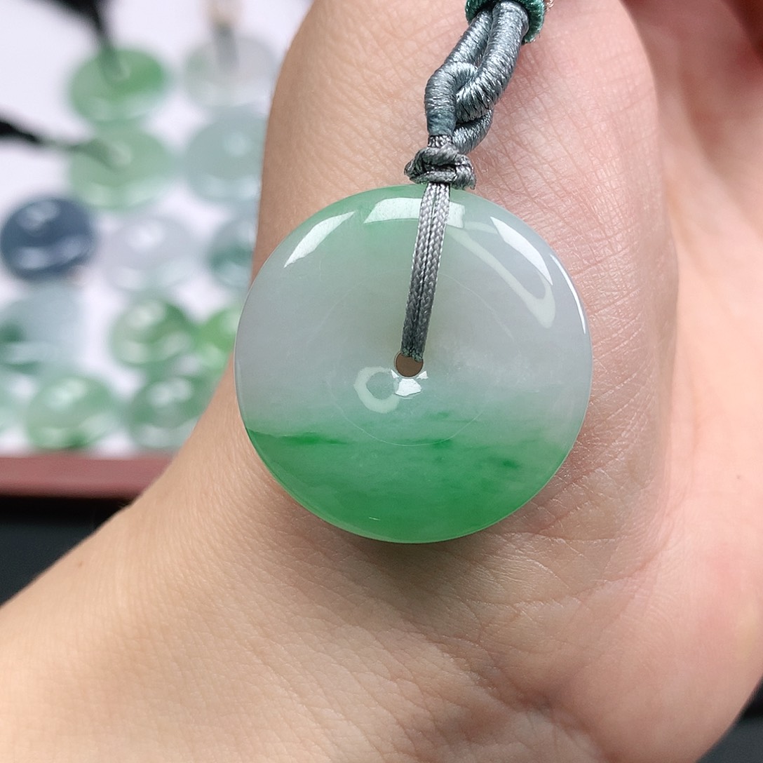 翡翠颈饰未镶嵌平安