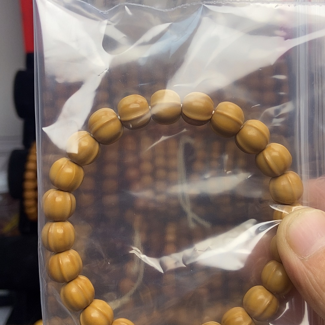 张***长猴头核桃手串鲨鱼背一条，猴头手串