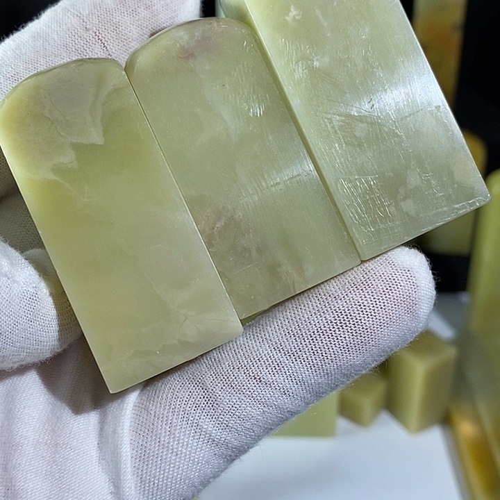 温***否青田石青田封门冻