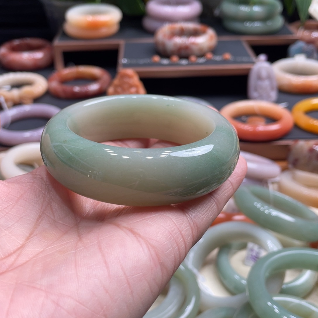 石英质玉手镯未镶嵌大**✔