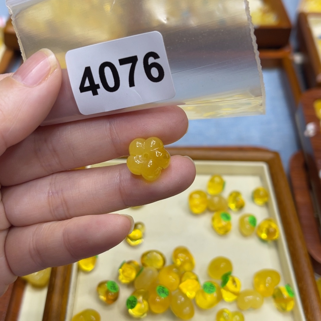 琥珀珠宝奇石未镶嵌