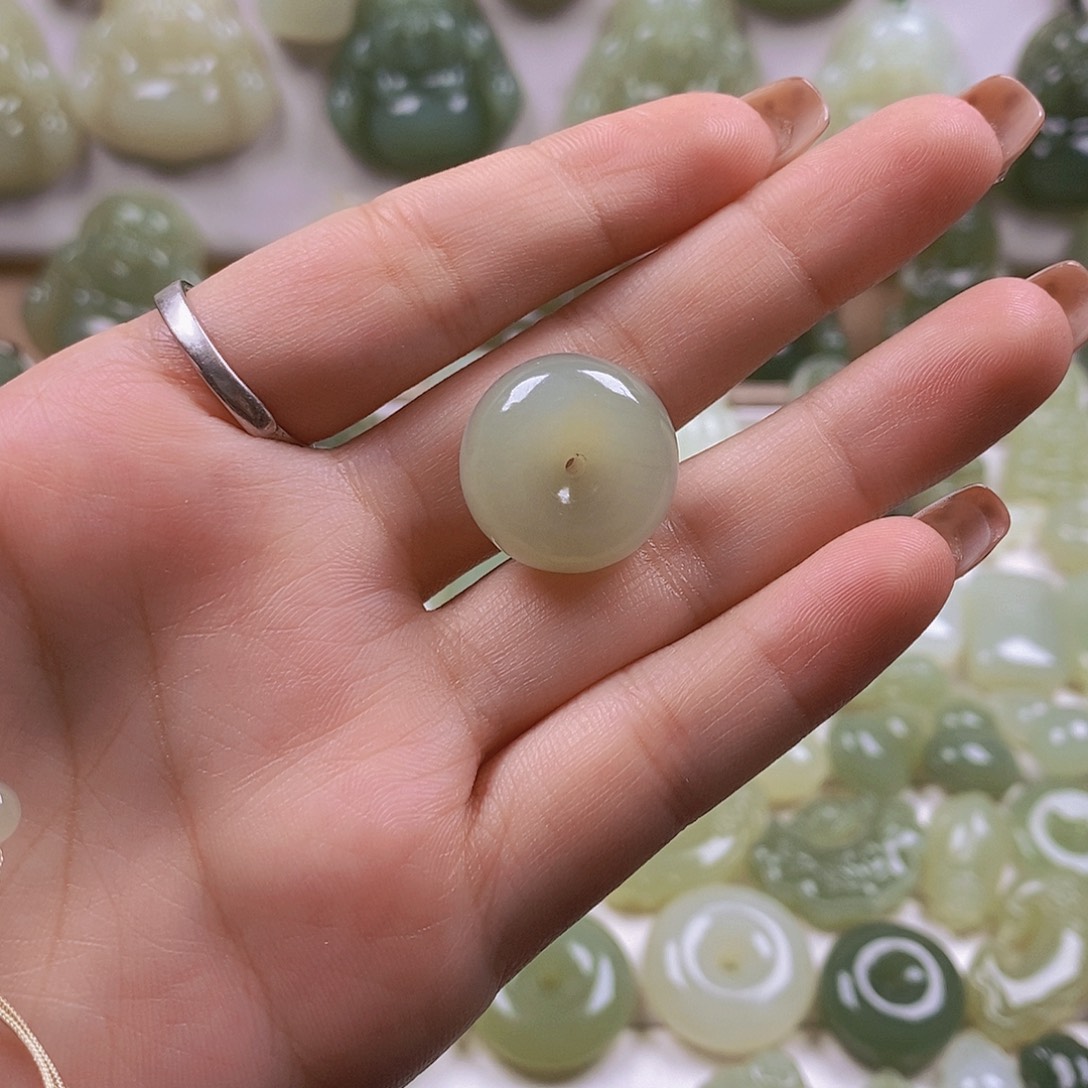 晚***w和田玉未镶嵌颈饰