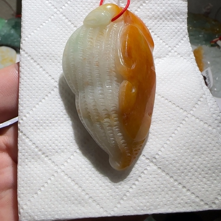 翡翠颈饰未镶嵌生意兴隆