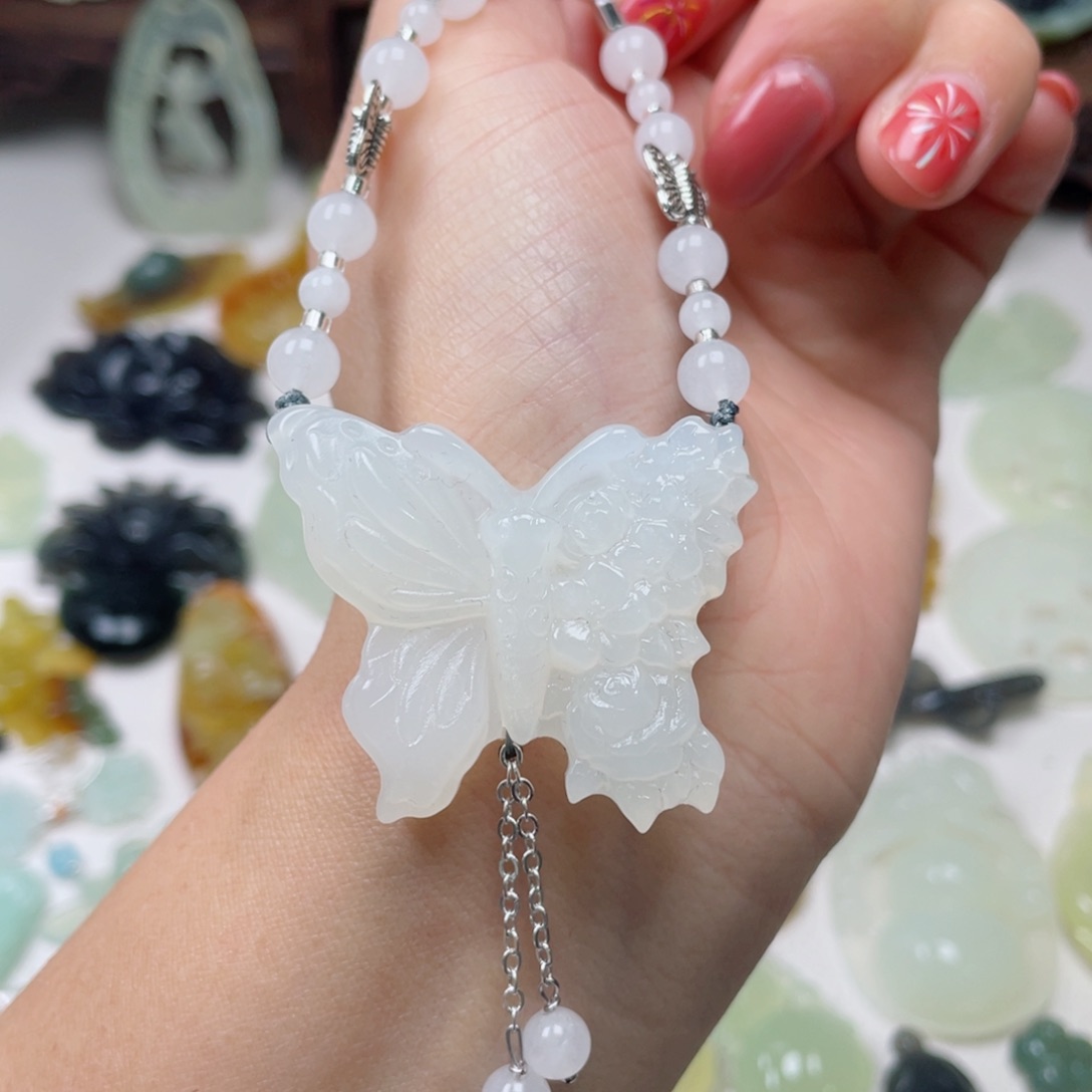 蛇纹石玉颈饰未镶嵌