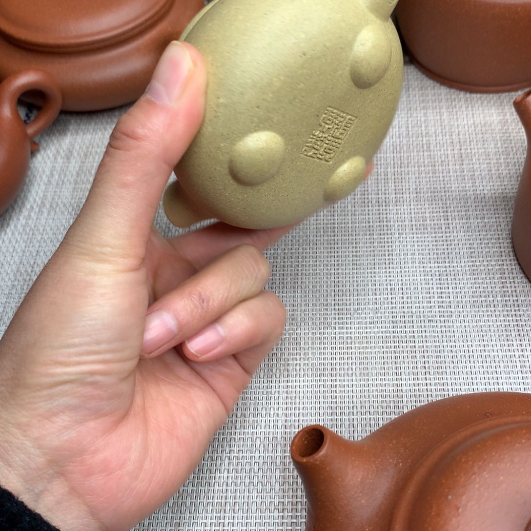 茶壶紫砂随**手150CC左右