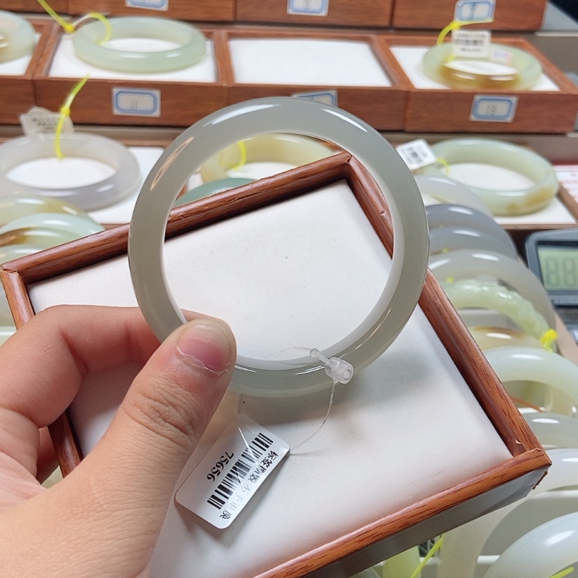 【闪购商品】和田玉手镯未镶嵌