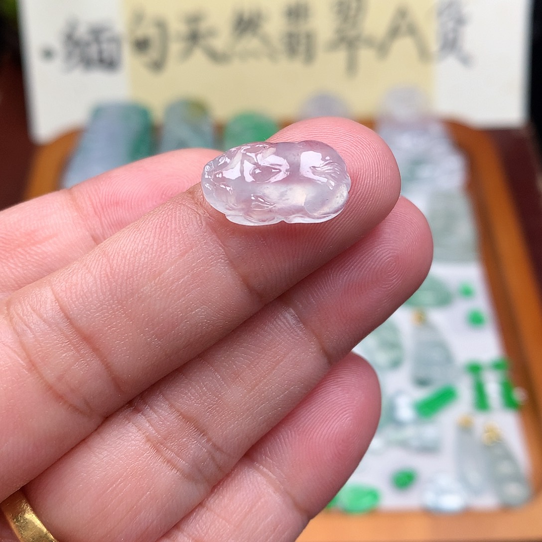 翡翠裸石缅甸天然A货翡翠冰种貔貅