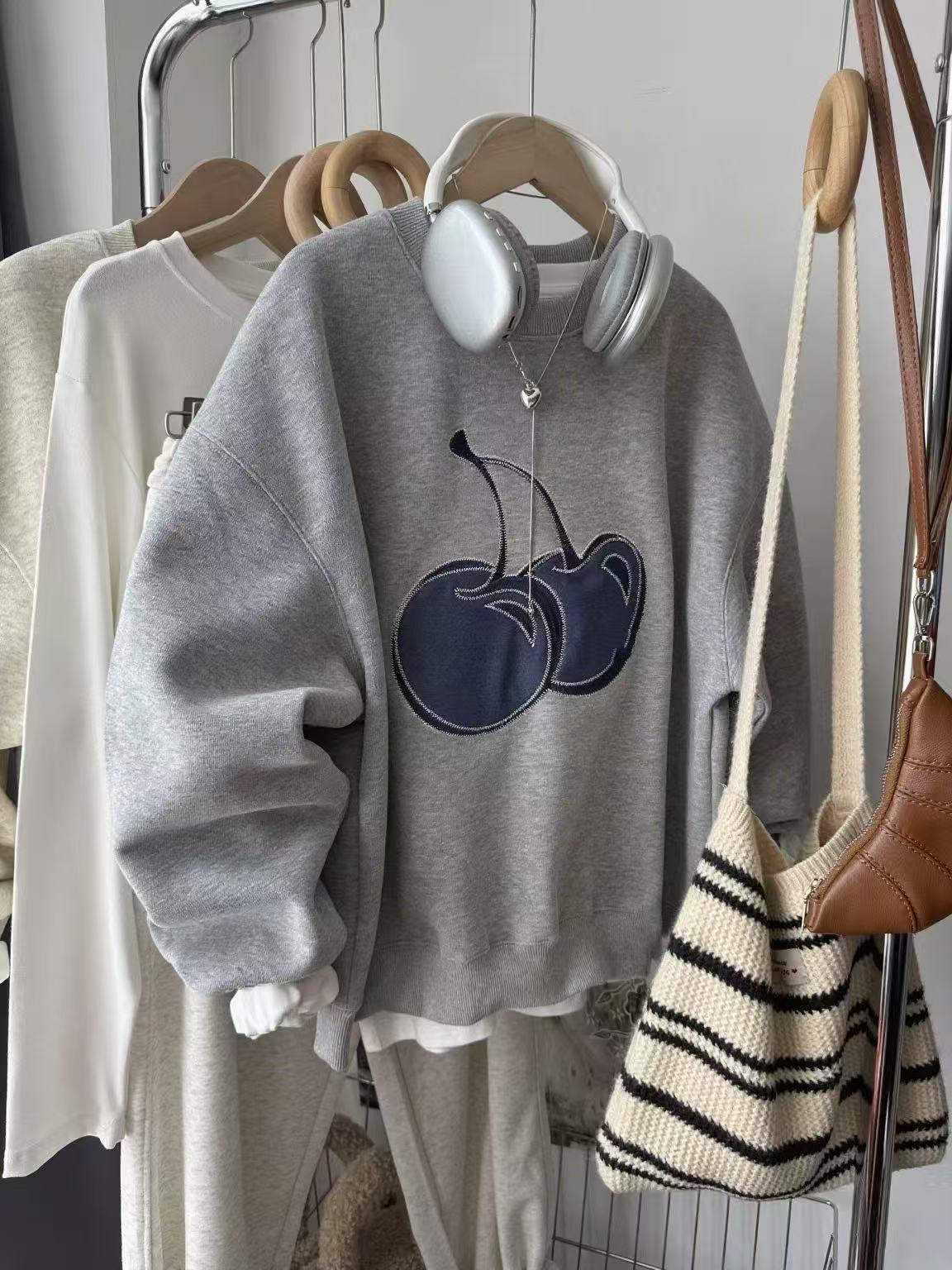 egg牛仔贴布樱桃卫衣圆领韩系休闲简约百搭