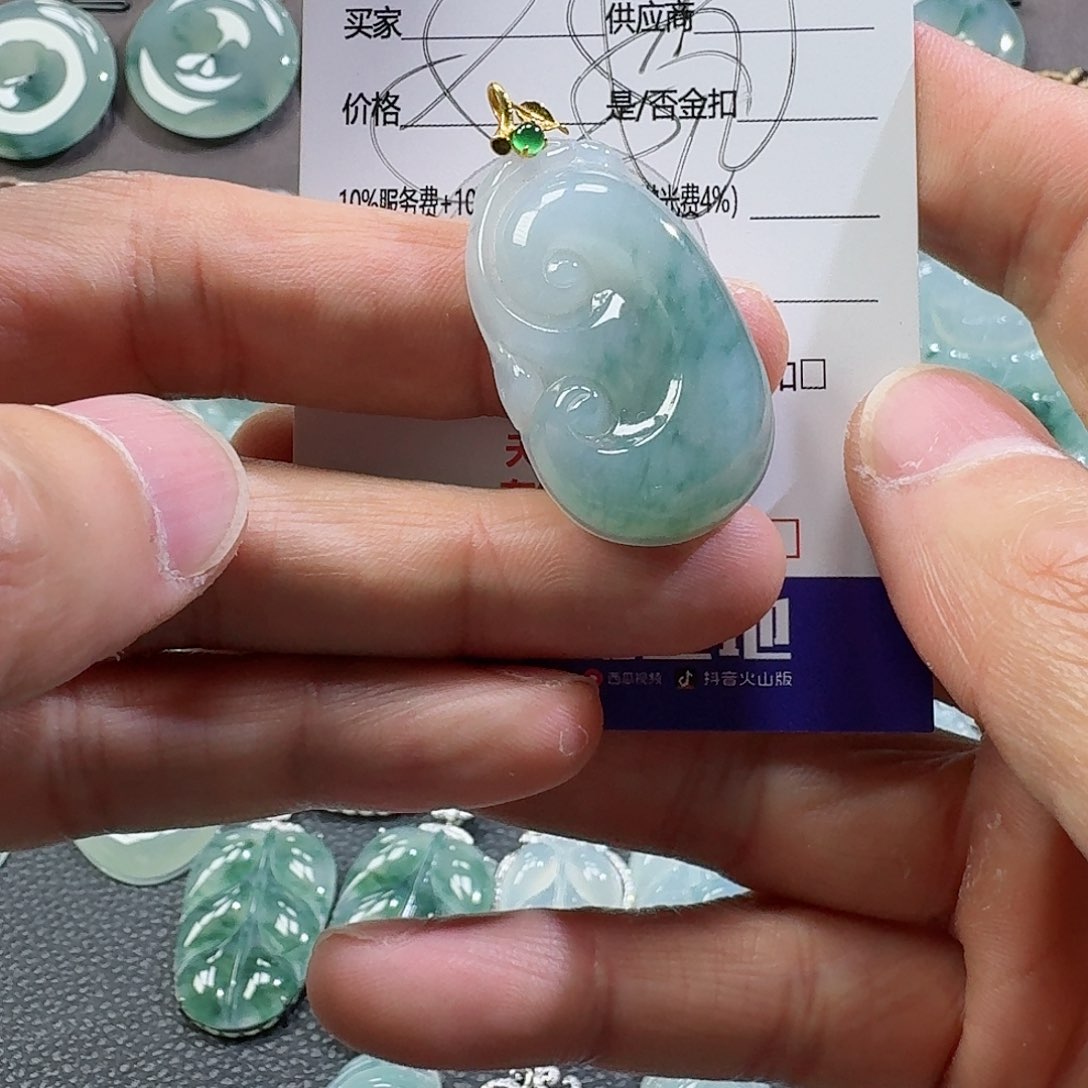 翡翠颈饰未镶嵌吊坠