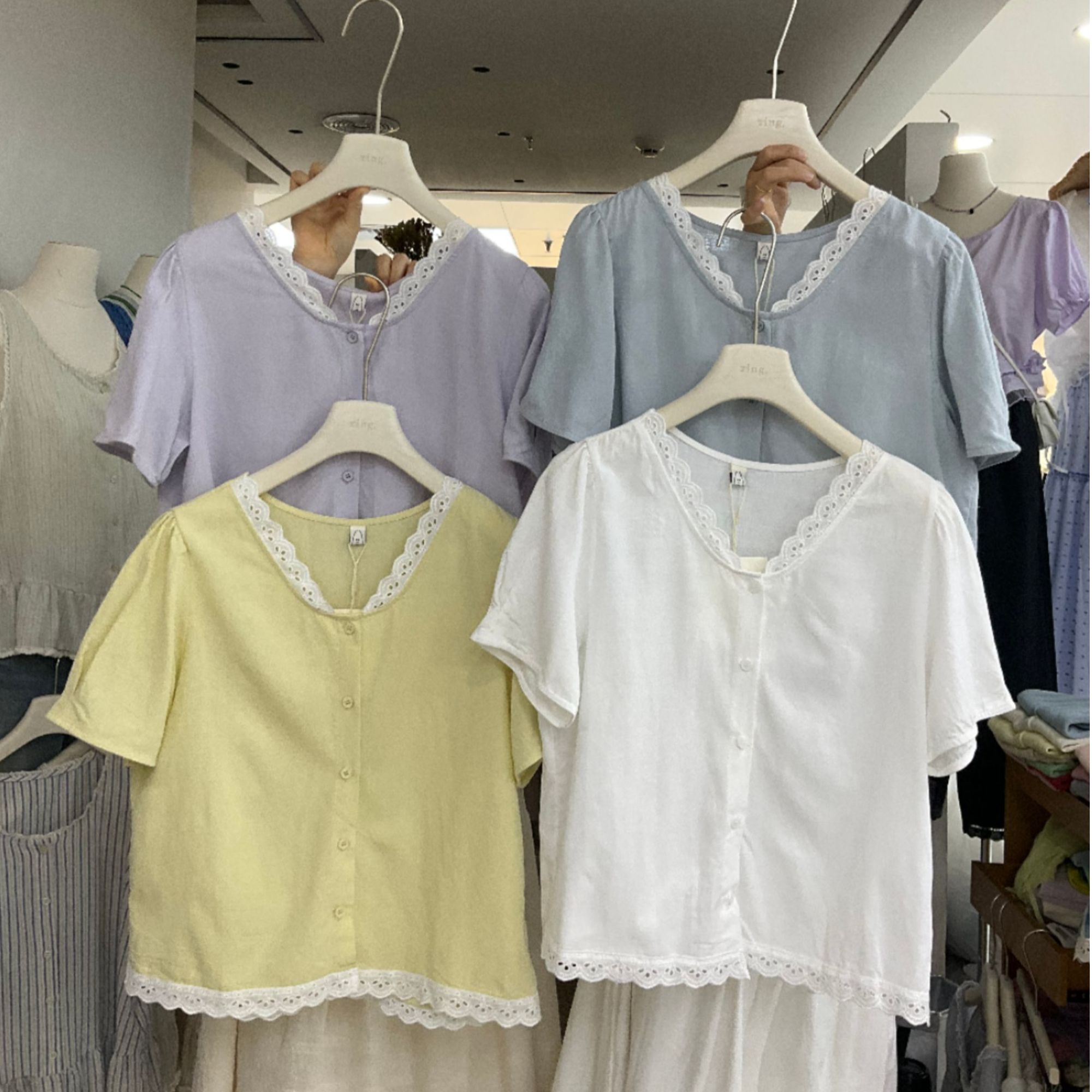 「雅阁布·V领蕾丝拼接韩系短袖小衫624#」
