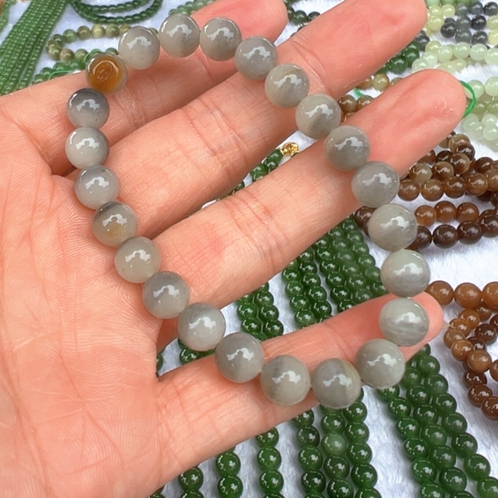 颈饰未镶嵌和田玉（糖玉）