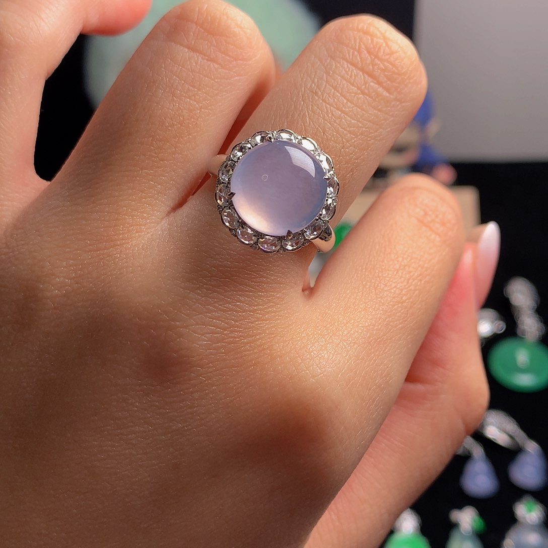 颈饰18K金镶嵌翡翠