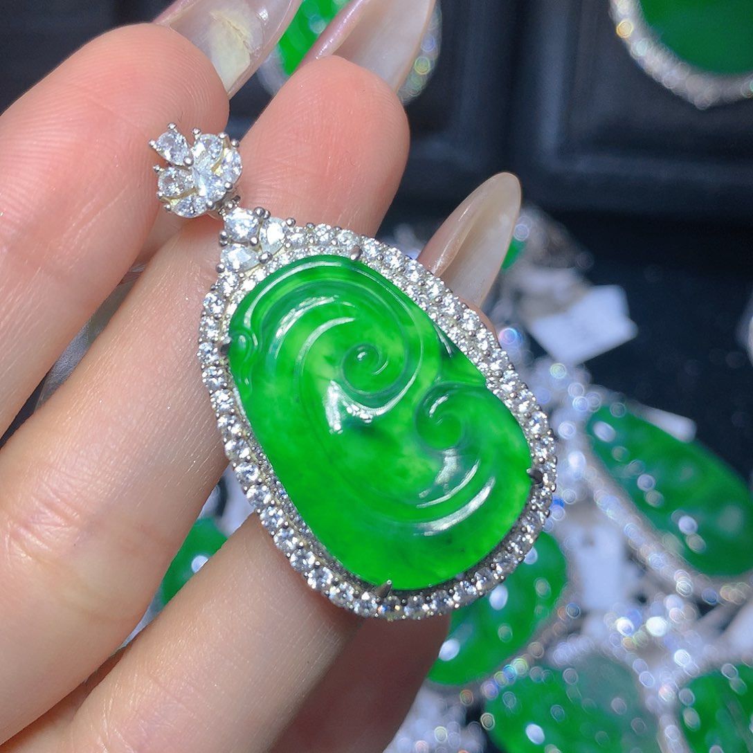 翡翠颈饰银S925镶嵌翡翠