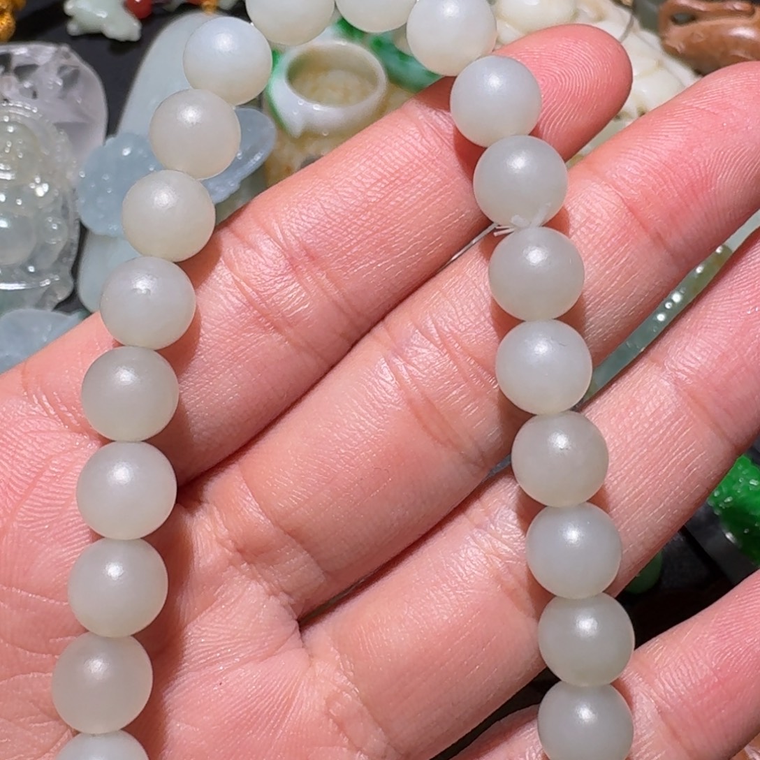 木***格和田玉未镶嵌颈饰