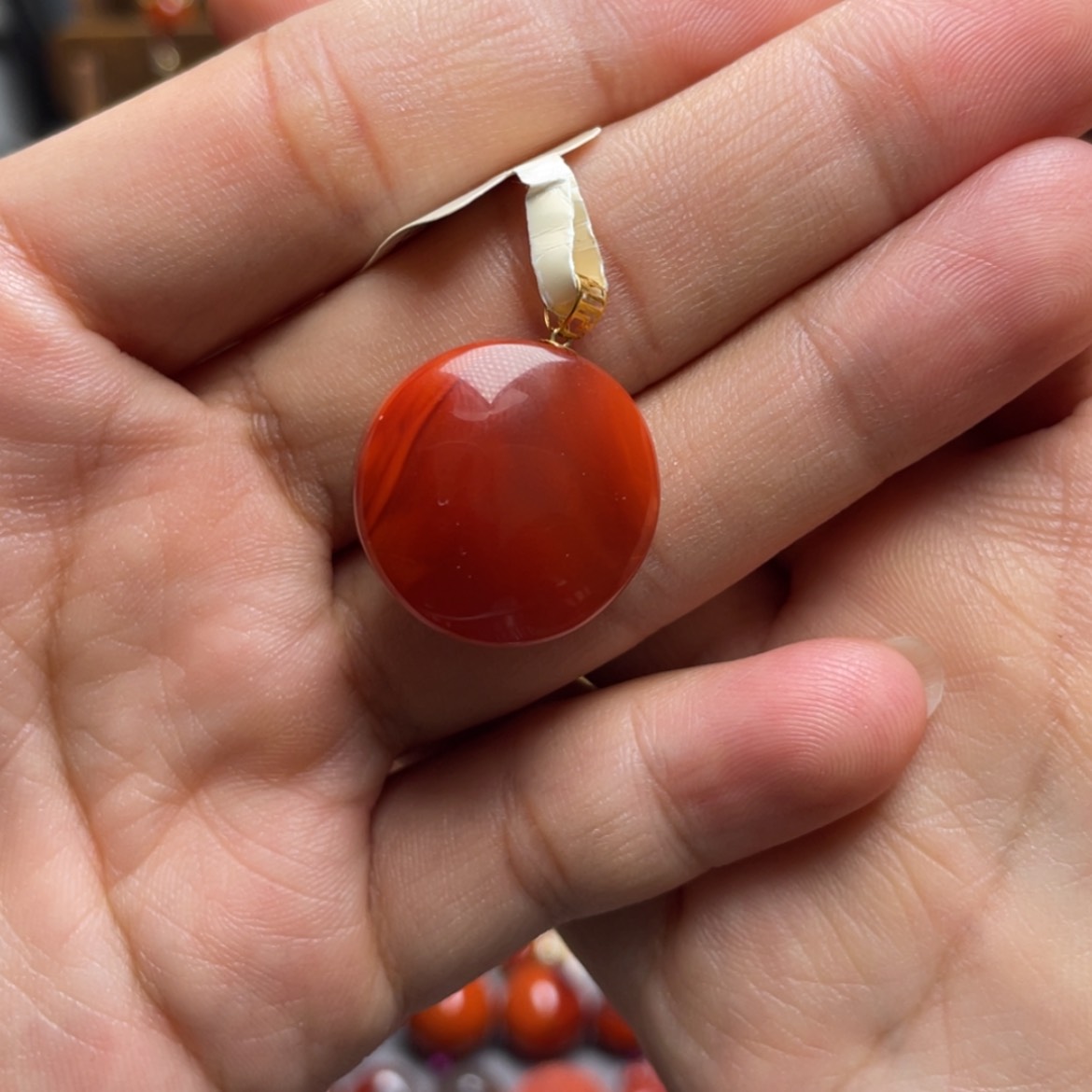 【闪购商品】18K金镶嵌圆牌吊坠南红玛瑙